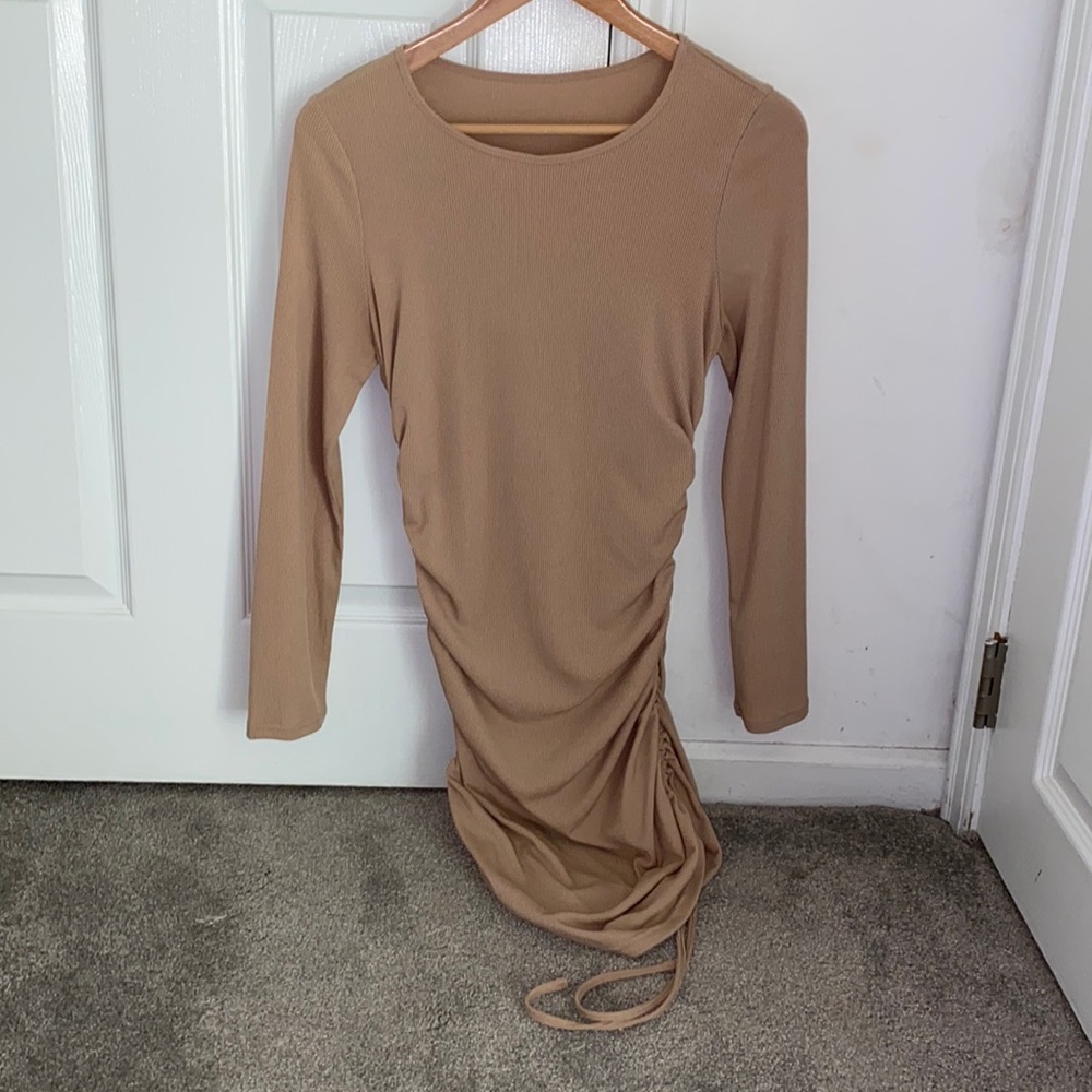 Women’s tan long sleeve rouched side dress size M